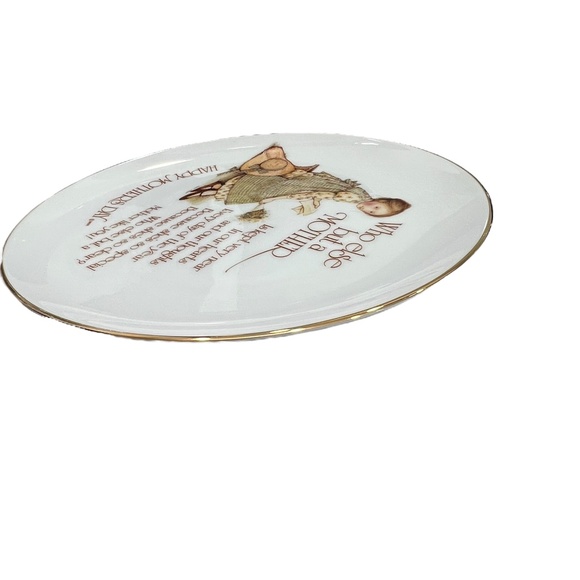 HOLLY HOBBIE 1976 "WHO ELSE BUT A MOTHER" MOTHER'S DAY 8" PLATE WITH GOLD TRIM - Picture 4 of 16